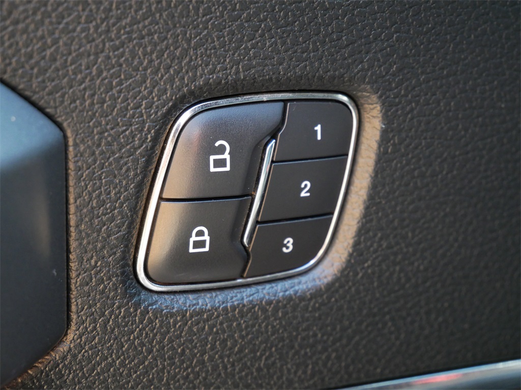 2015 Ford F-150 Platinum photo 17