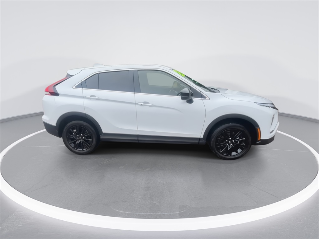 2026 Mitsubishi Eclipse Cross LE photo 9