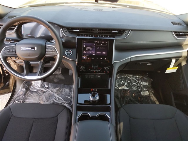 2025 Jeep Grand Cherokee Laredo Altitude photo 17