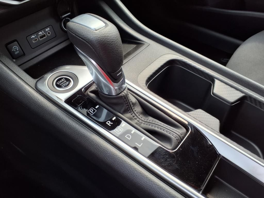 2025 Nissan Sentra SV photo 3