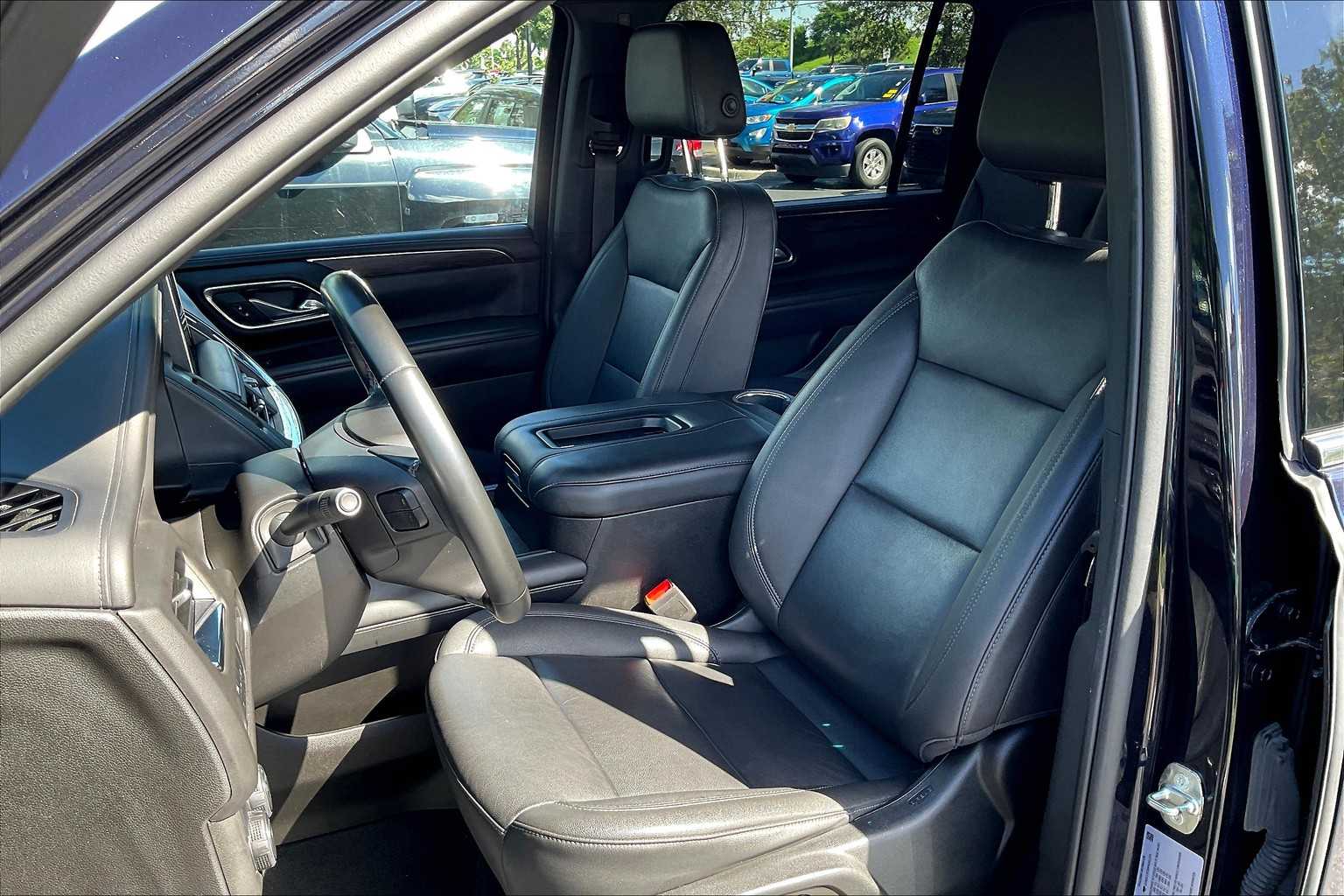 2023 Chevrolet Suburban LT photo 23