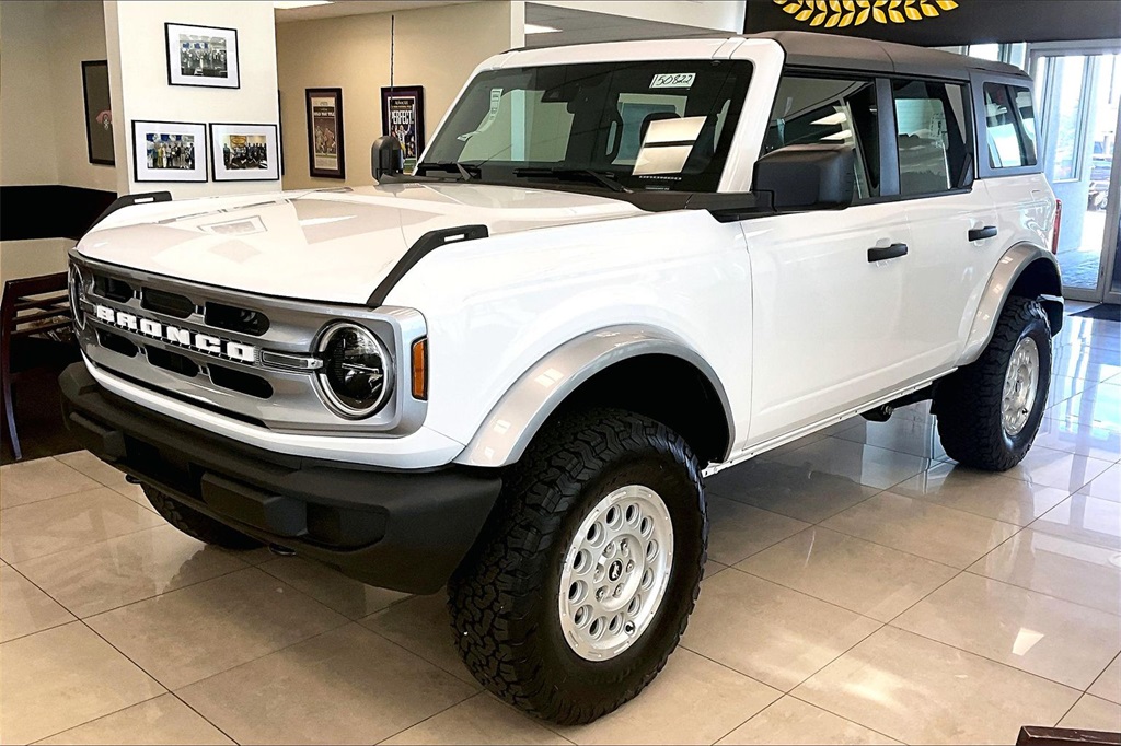 2025 Ford Bronco 4-Door Base's photo