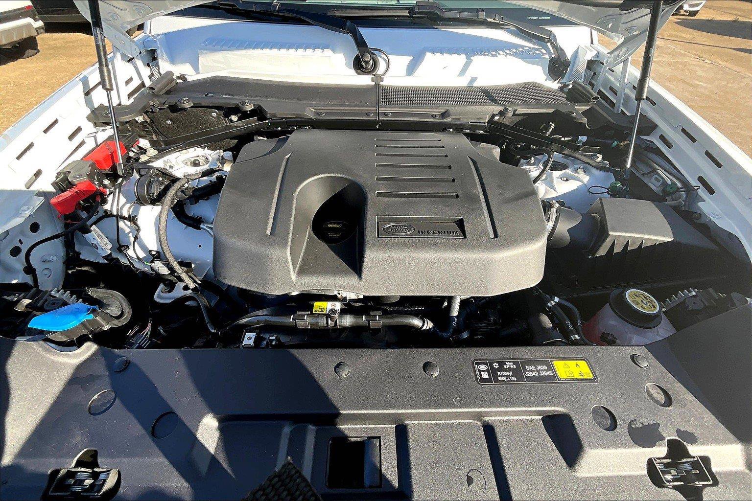 2025 Land Rover Defender 110 S photo 14