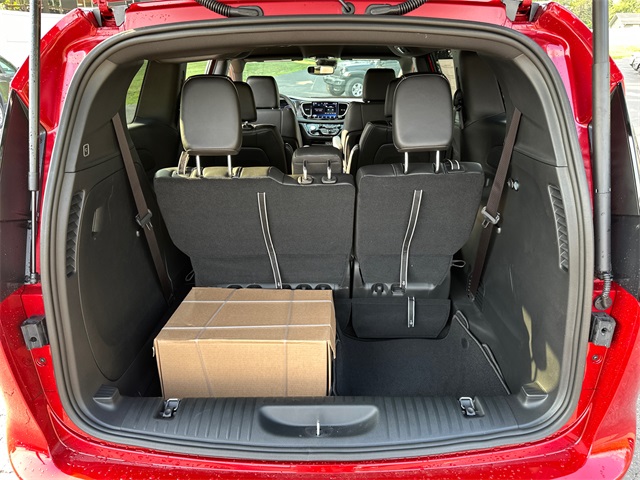 2025 Chrysler Pacifica photo 10