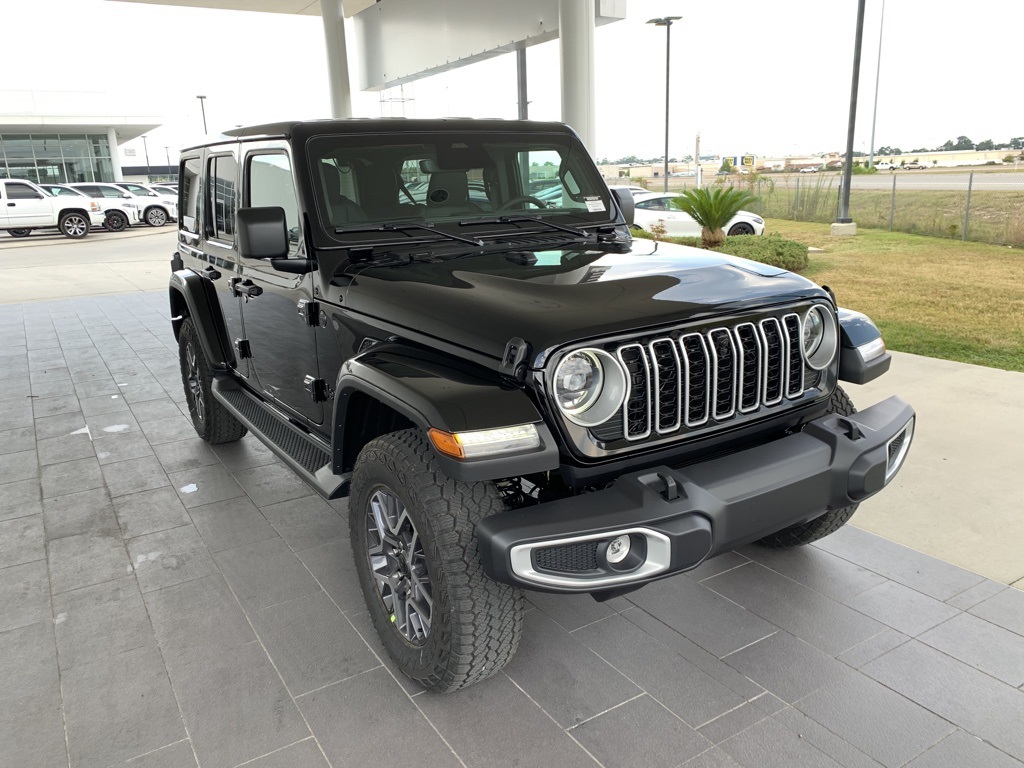 2025 Jeep Wrangler Sahara photo 4