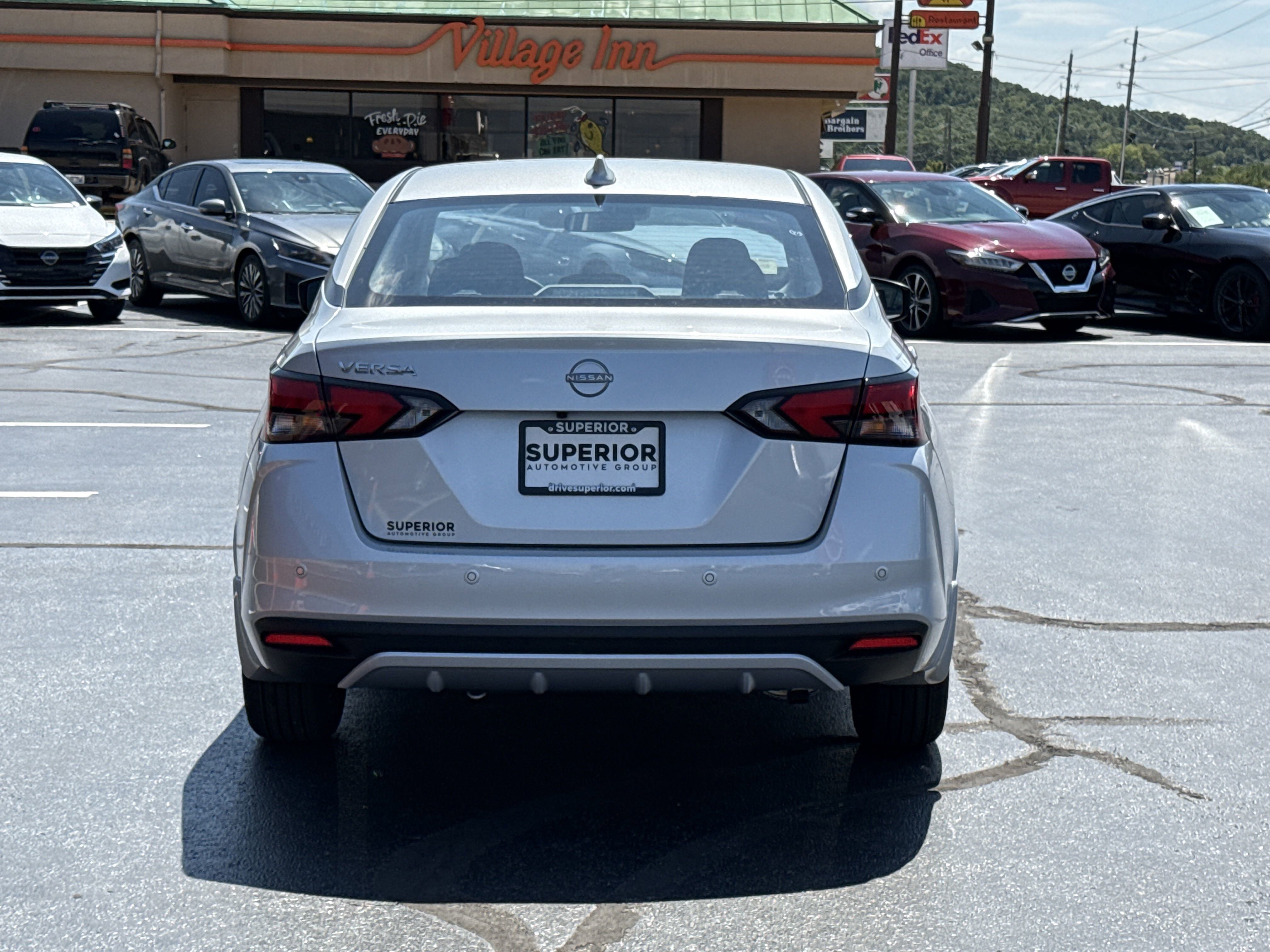 2025 Nissan Versa SV photo 4