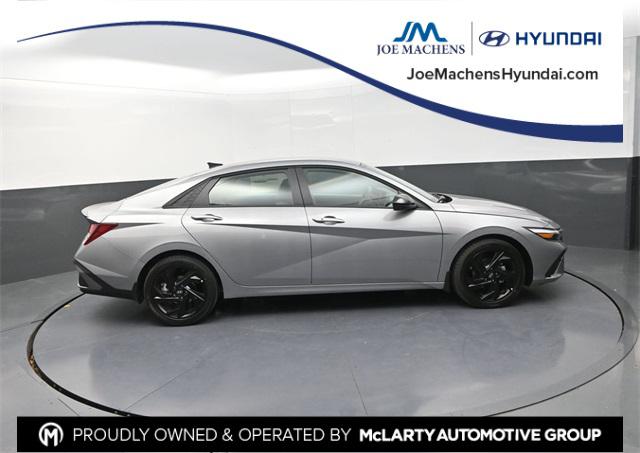 2026 Hyundai Elantra SEL's photo