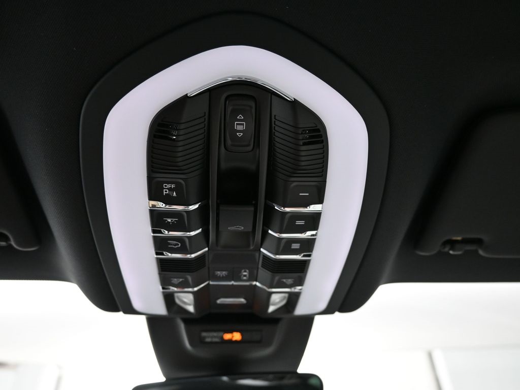 2026 Porsche Macan GTS photo 9