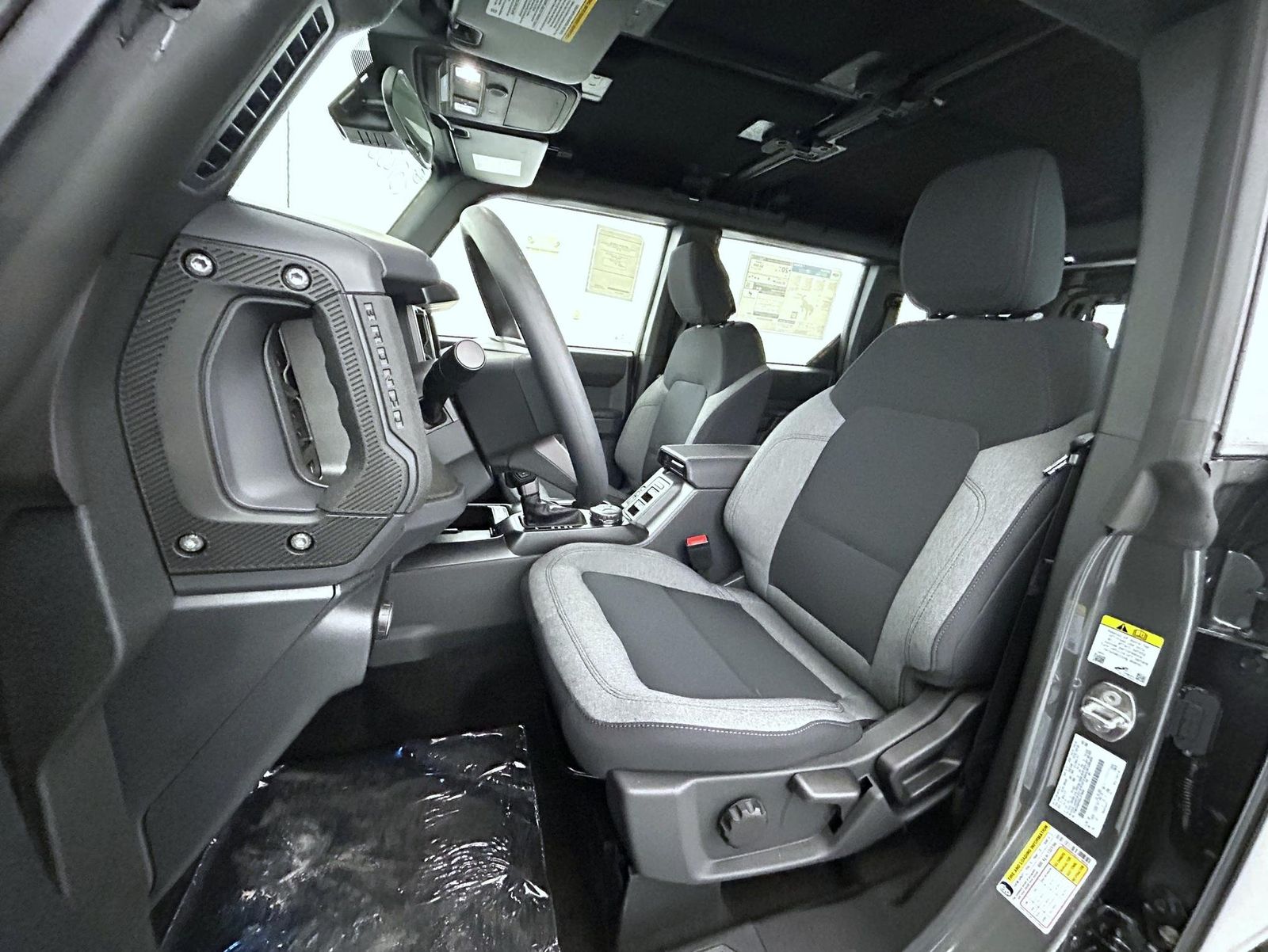 2025 Ford Bronco Base photo 9