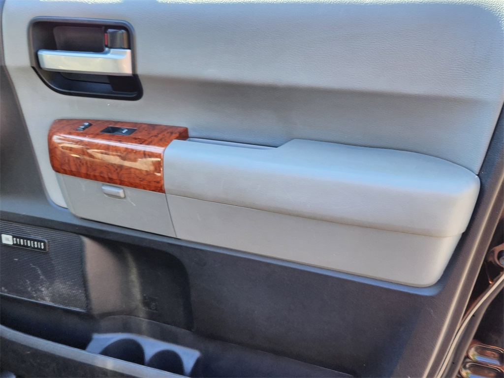 2018 Toyota Sequoia Platinum photo 15
