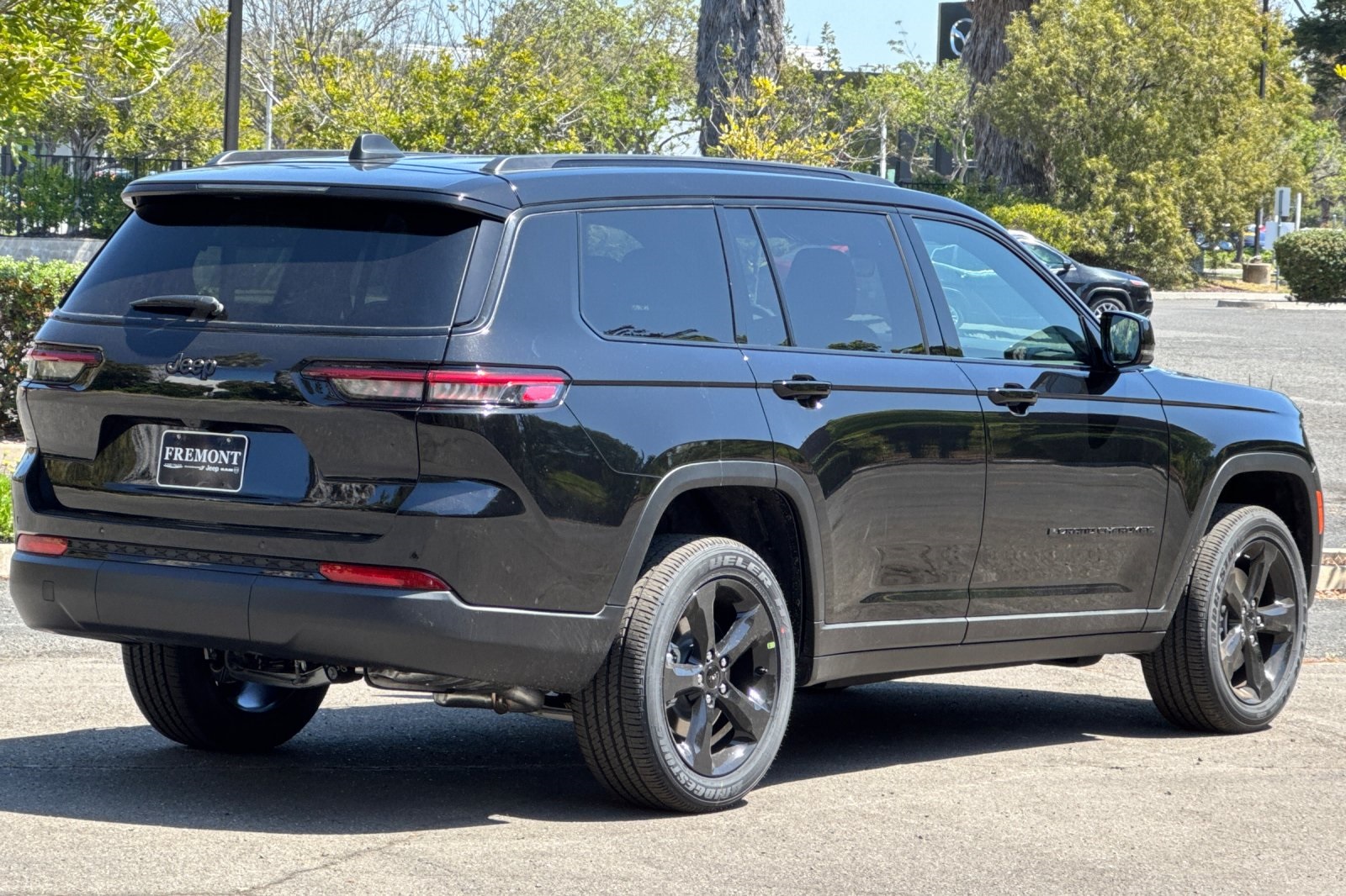 2025 Jeep Grand Cherokee X photo 3
