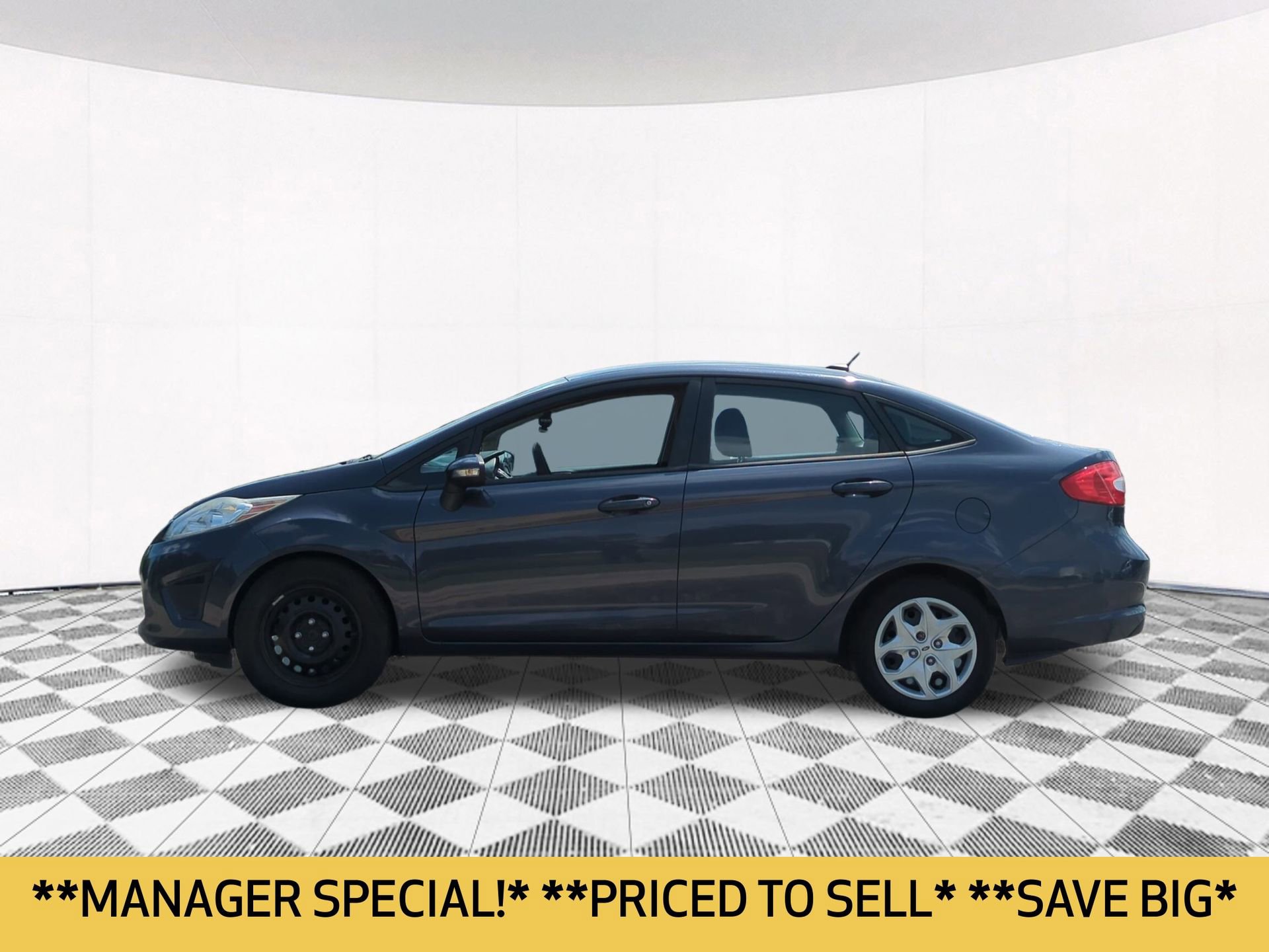 Used 2013 Ford Fiesta SE with VIN 3FADP4BJ8DM207612 for sale in Villa Park, IL