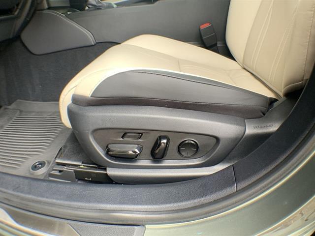 2024 Lexus ES 300h Ultra Luxury photo 12
