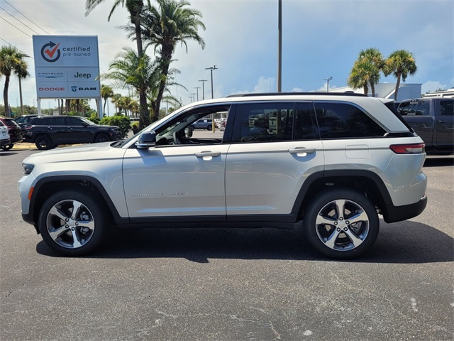 2025 Jeep Grand Cherokee Limited photo 2