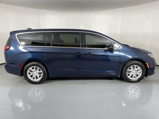 2025 Chrysler Pacifica photo 9