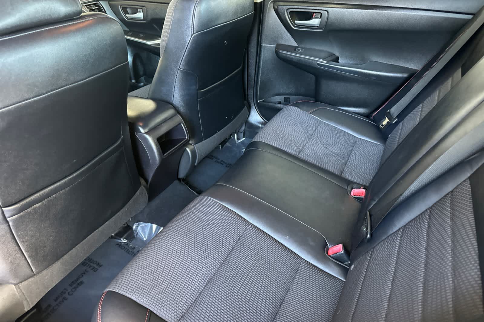 2016 Toyota Camry SE photo 4