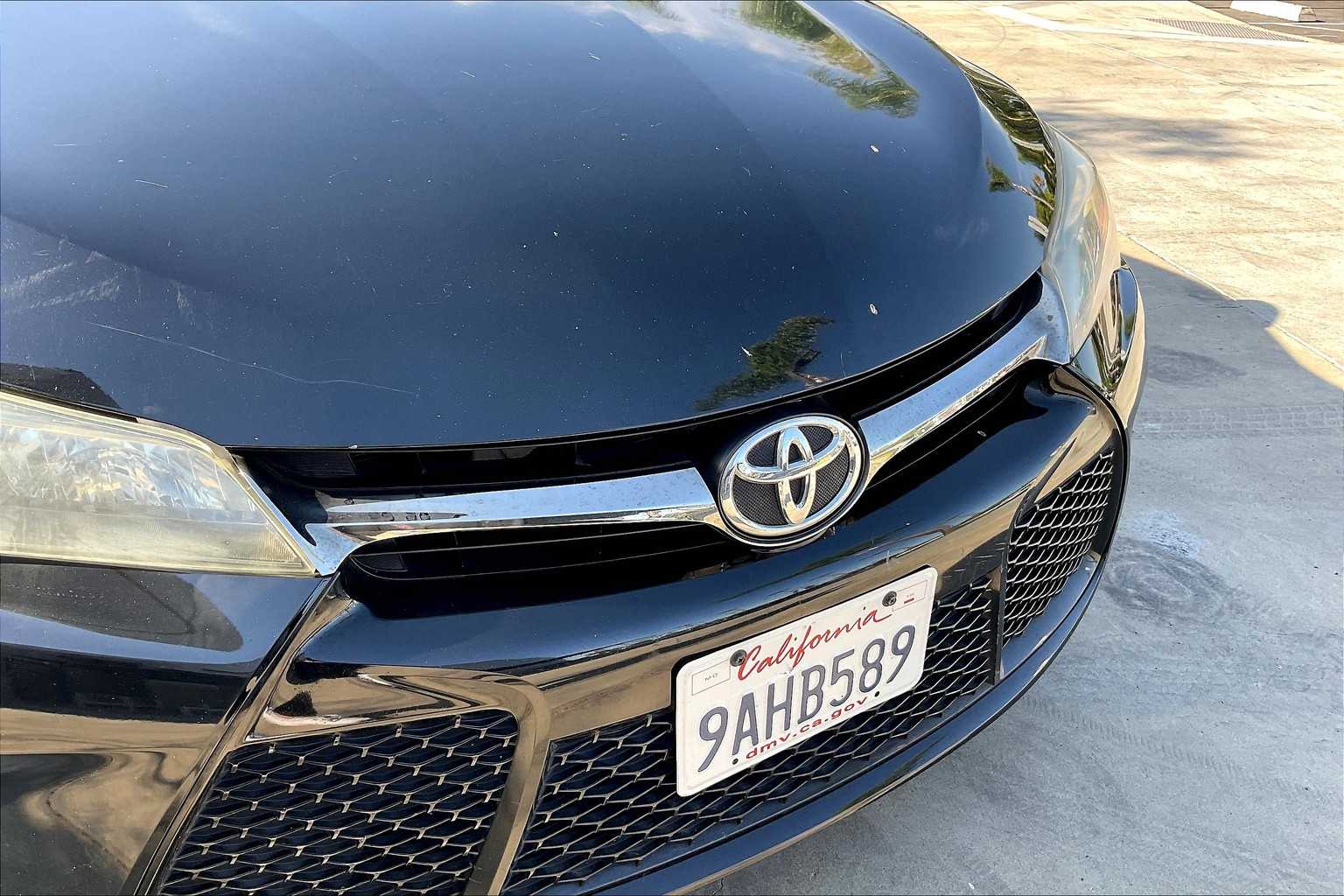 2017 Toyota Camry SE photo 29