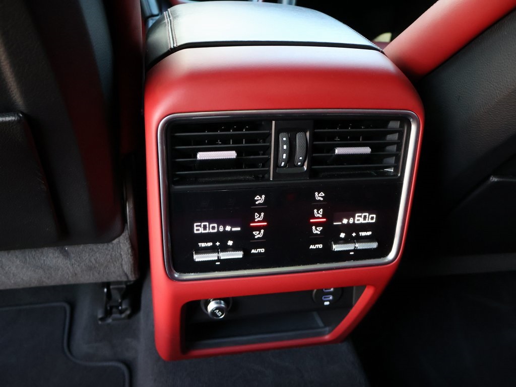2022 Porsche Cayenne GTS photo 17