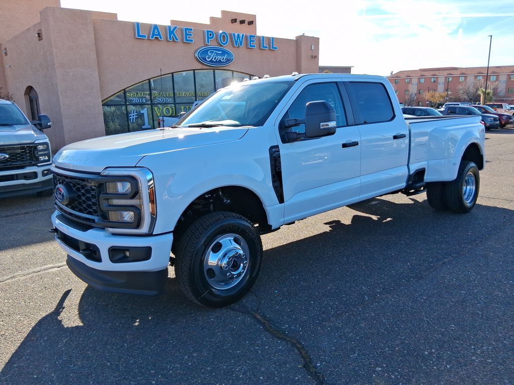 2026 Ford F-350 Super Duty XL's photo