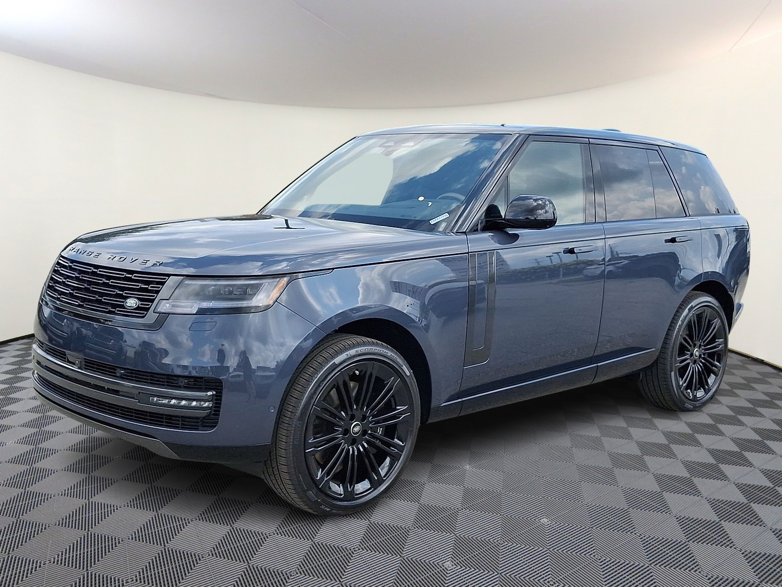 2025 Land Rover Range Rover SE's photo