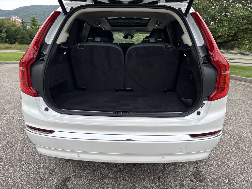 2025 Volvo XC90 Core photo 13