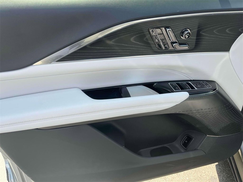 2024 Cadillac Lyriq Luxury photo 20