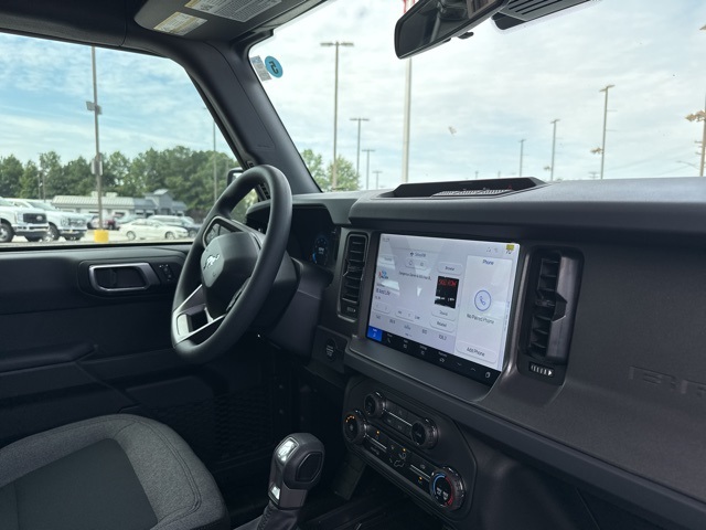 2025 Ford Bronco Base photo 14