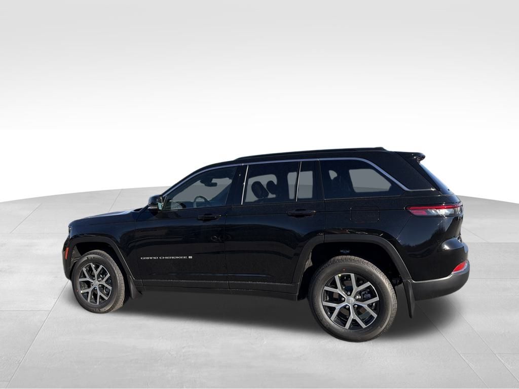 2025 Jeep Grand Cherokee Limited photo 3