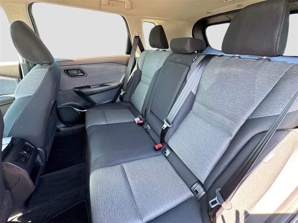 2022 Nissan Rogue S photo 19