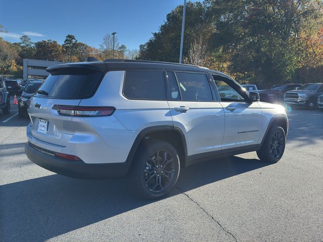 2025 Jeep Grand Cherokee Limited photo 2