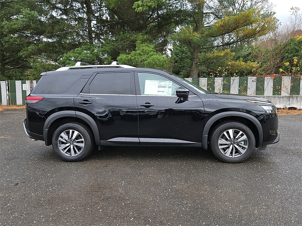 2025 Nissan Pathfinder SL photo 4