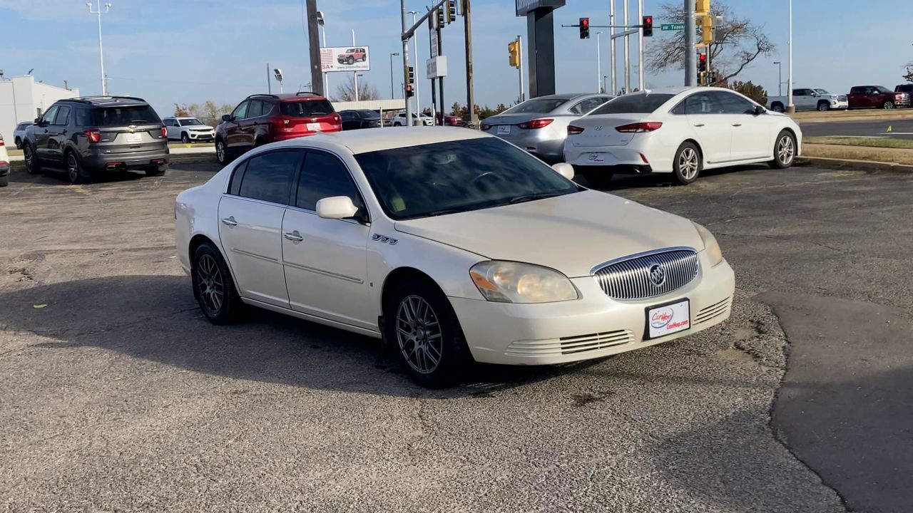 2009 Buick Lucerne CXL photo 2