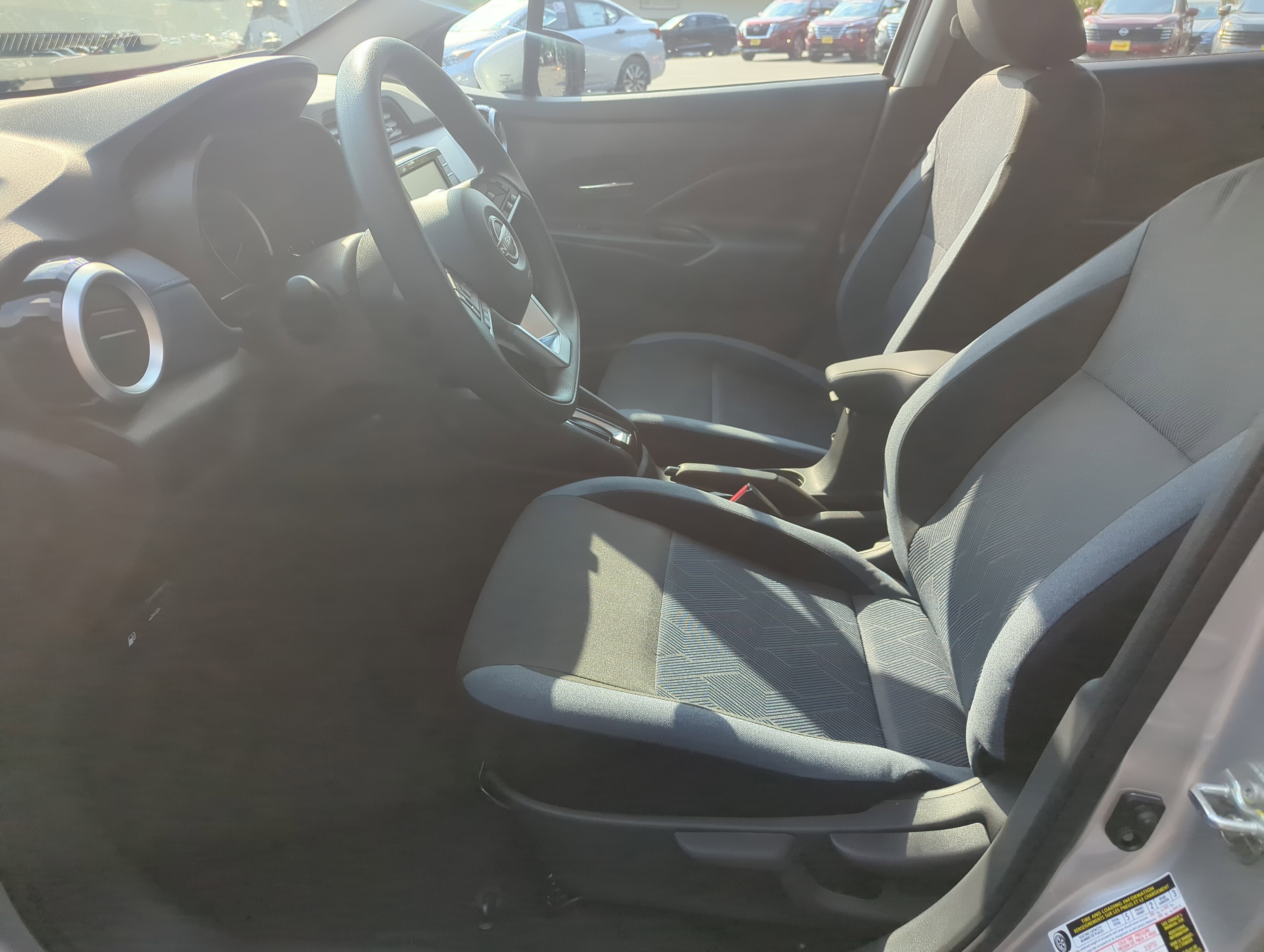 2025 Nissan Versa SV photo 4