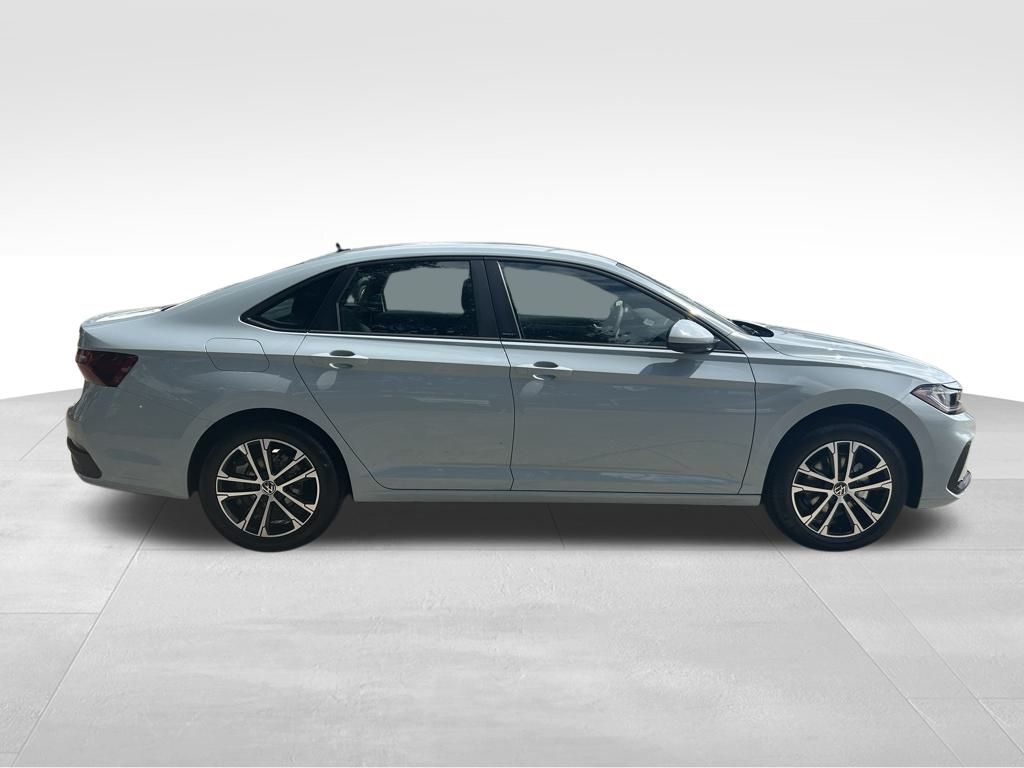 2026 Volkswagen Jetta 1.5T Sport photo 2