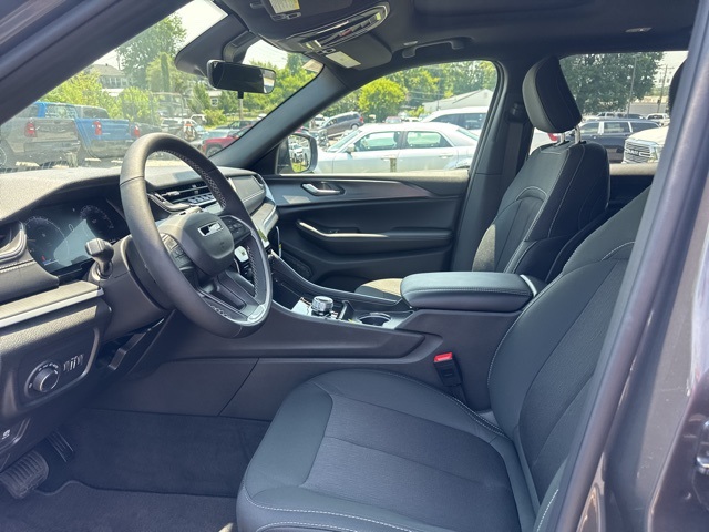 2025 Jeep Grand Cherokee Laredo X photo 12