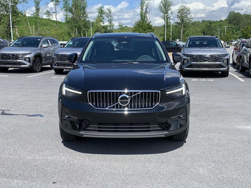 2025 Volvo XC40 AWD Plus photo 16