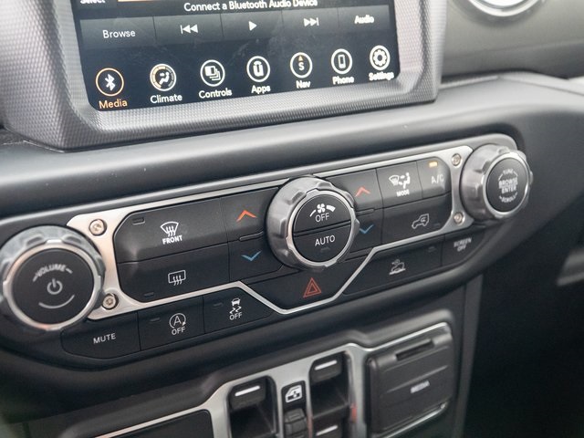 2022 Jeep Wrangler Unlimited Sahara photo 25