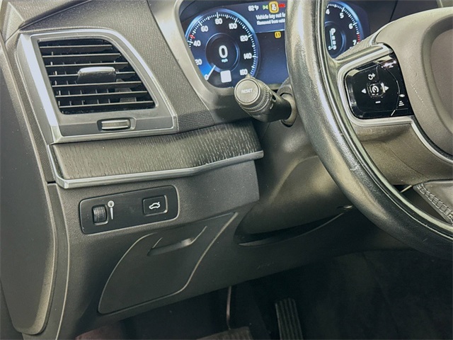 2020 Volvo XC90 T5 Momentum photo 6