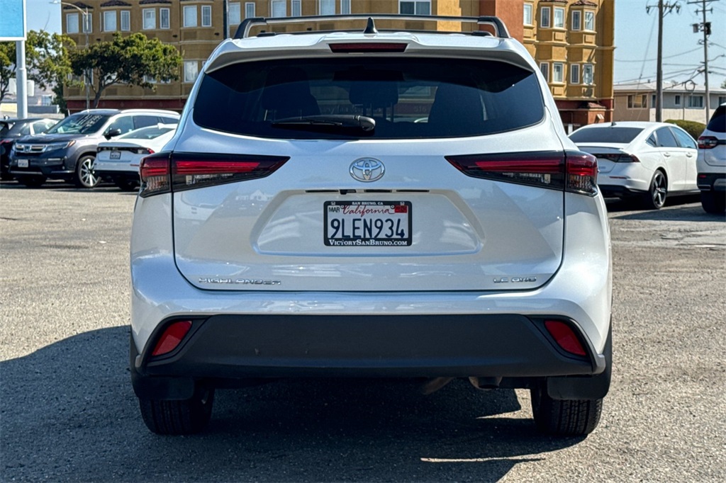 2024 Toyota Highlander LE photo 5