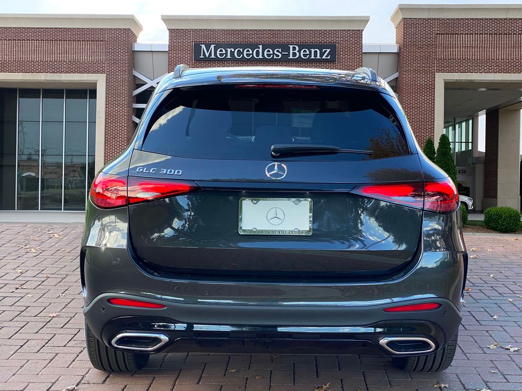 2025 Mercedes Benz GLC 300 photo 4