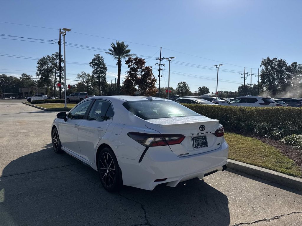 2024 Toyota Camry SE photo 4