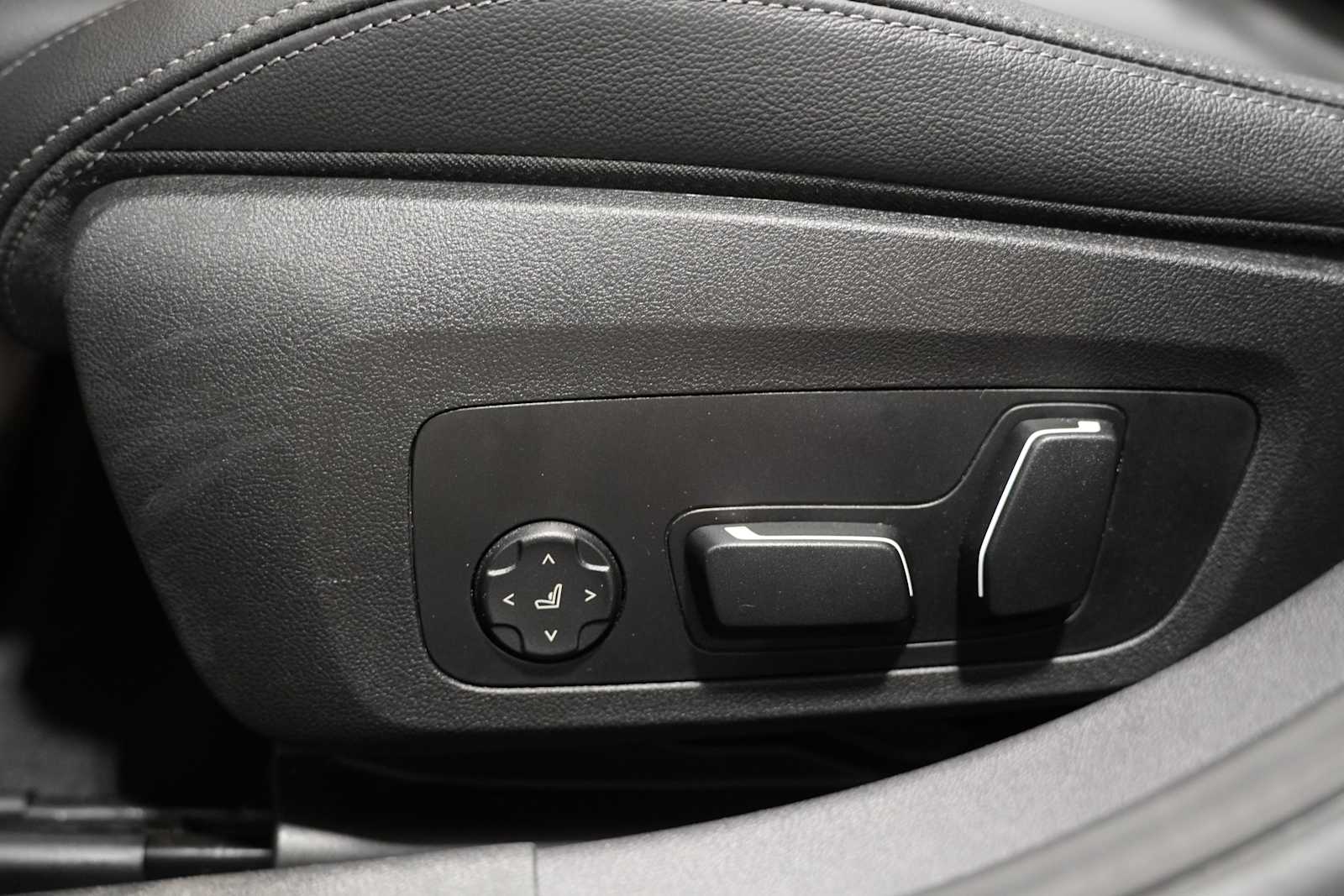 2025 Bmw 330i photo 12