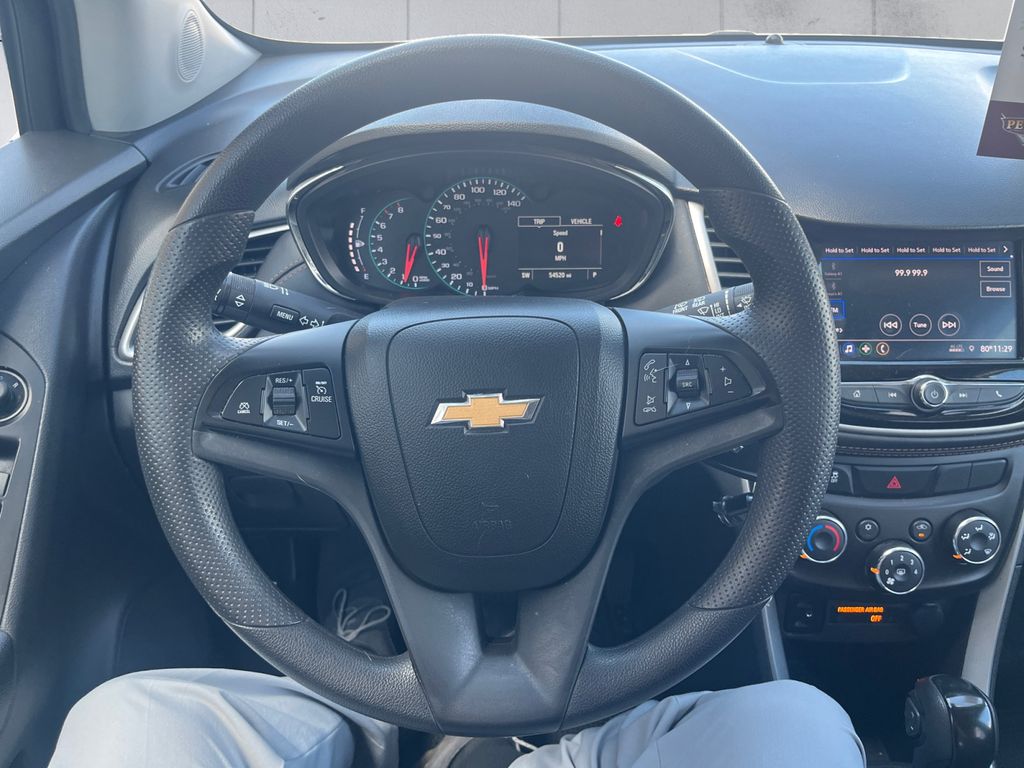 2022 Chevrolet Trax LS photo 9