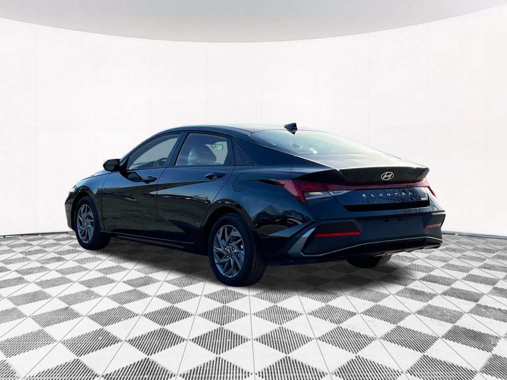 2025 Hyundai Elantra Hybrid Blue photo 4