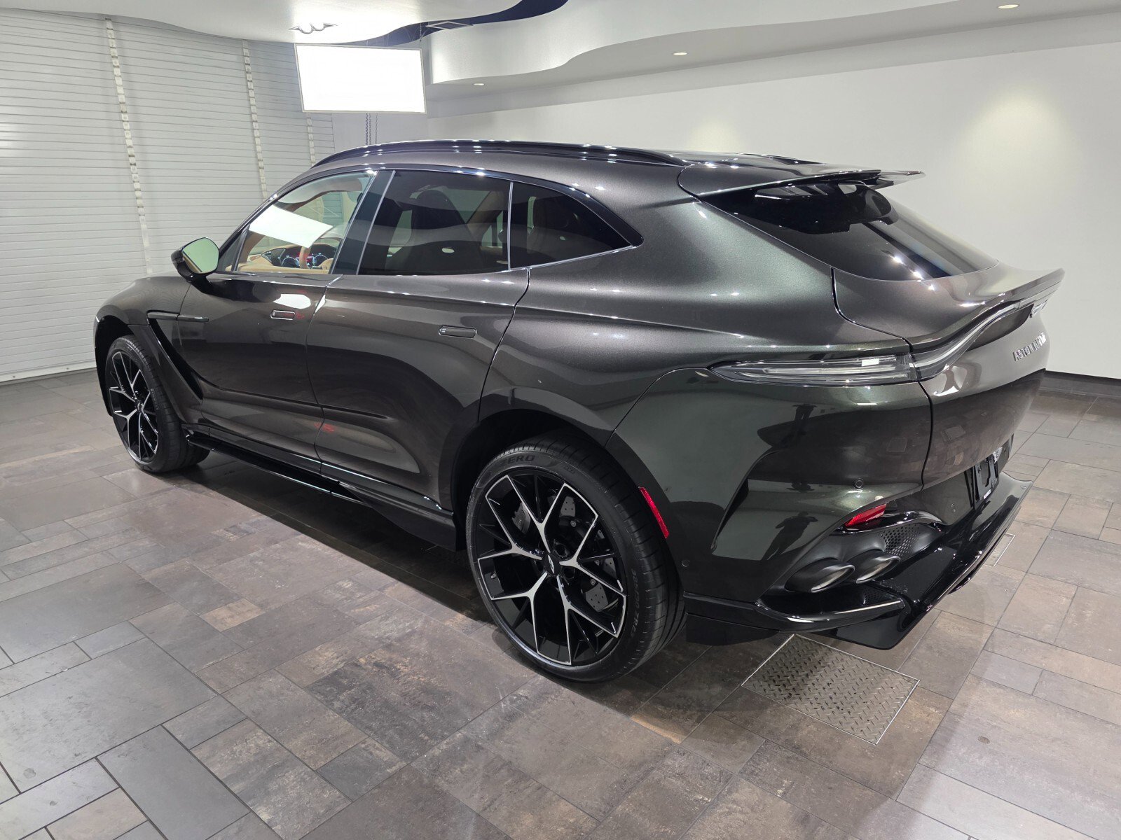 2026 Aston Martin DBX DBX707 photo 2