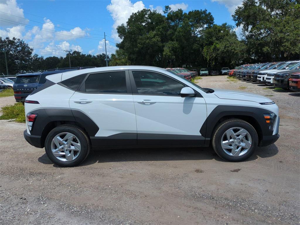 2026 Hyundai Kona SE photo 3