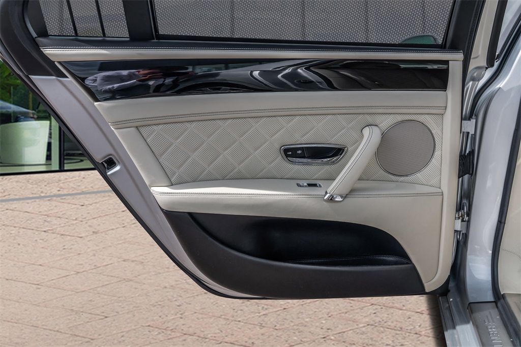 2018 Bentley Flying Spur V8 photo 19