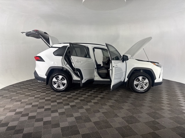2022 Toyota RAV4 Hybrid XLE photo 21