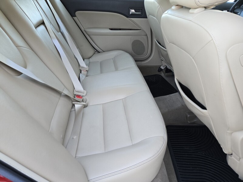 2010 Ford Fusion SEL photo 4