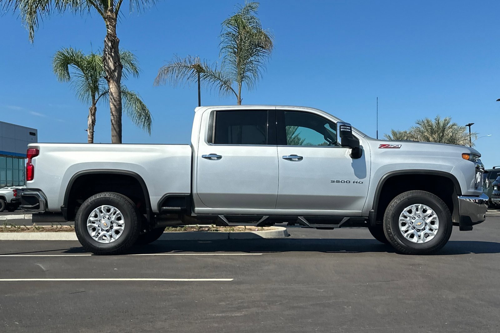 2023 Chevrolet Silverado 3500HD LTZ photo 3